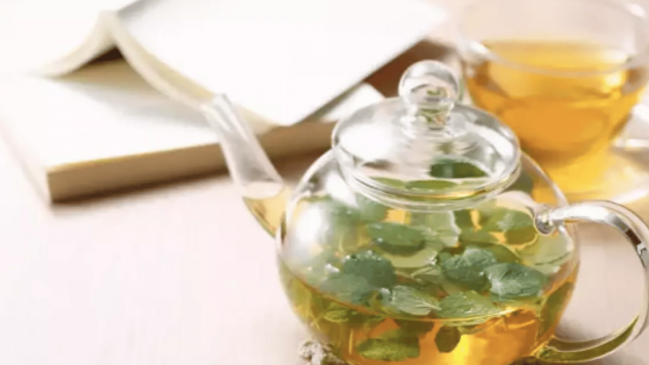 Hiç bitmesin dedirtiyor! Şişkinliğe son: Uzmanların önerdiği her derde deva içecek bakın neymiş