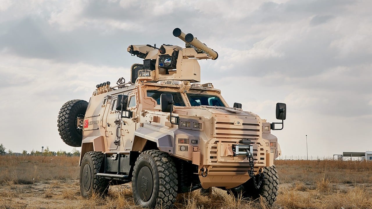 Foto - Sisler arasından çıkan canavar