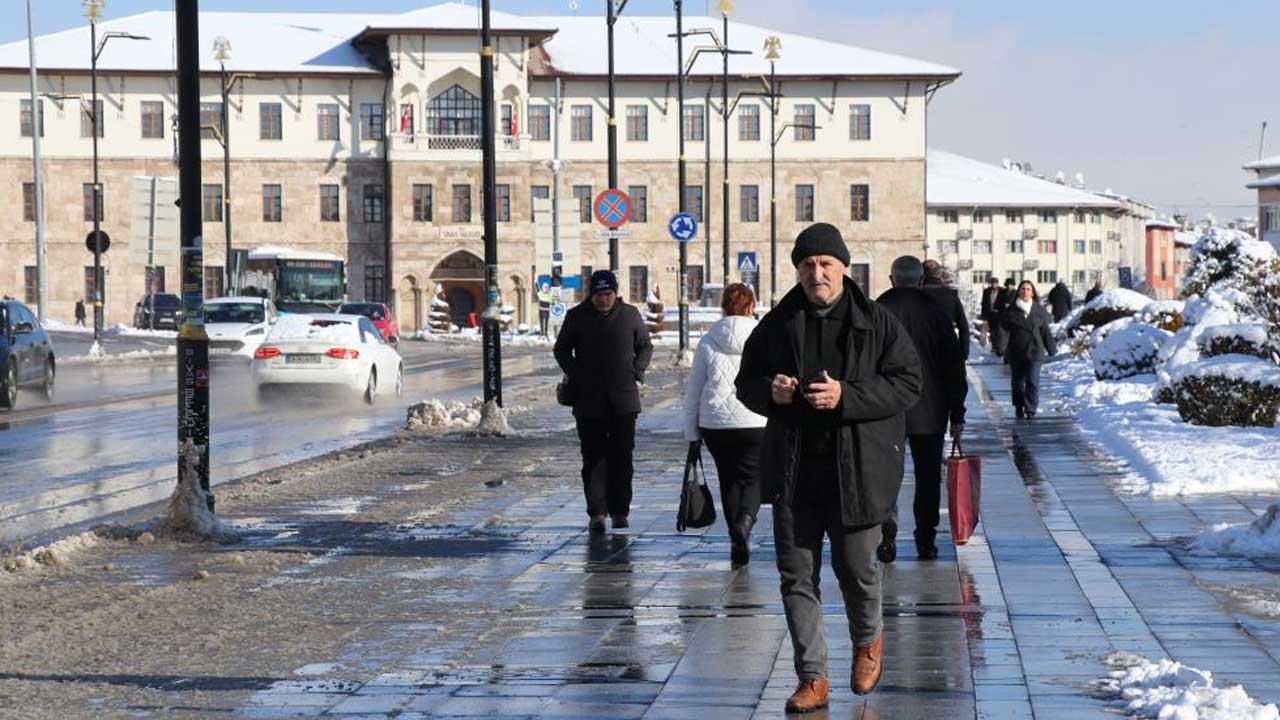 Foto - Sivas İl Milli Eğitim Müdürlüğü Tarkan’ın 946 milyonluk eğitim bağışı iddiaları yalanlandı