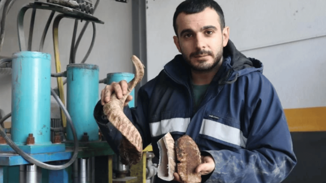 Foto - Sivas’ın efsane bıçağı ülke sınırlarını aştı! Ustanın dokunuşu ezberleri bozdu