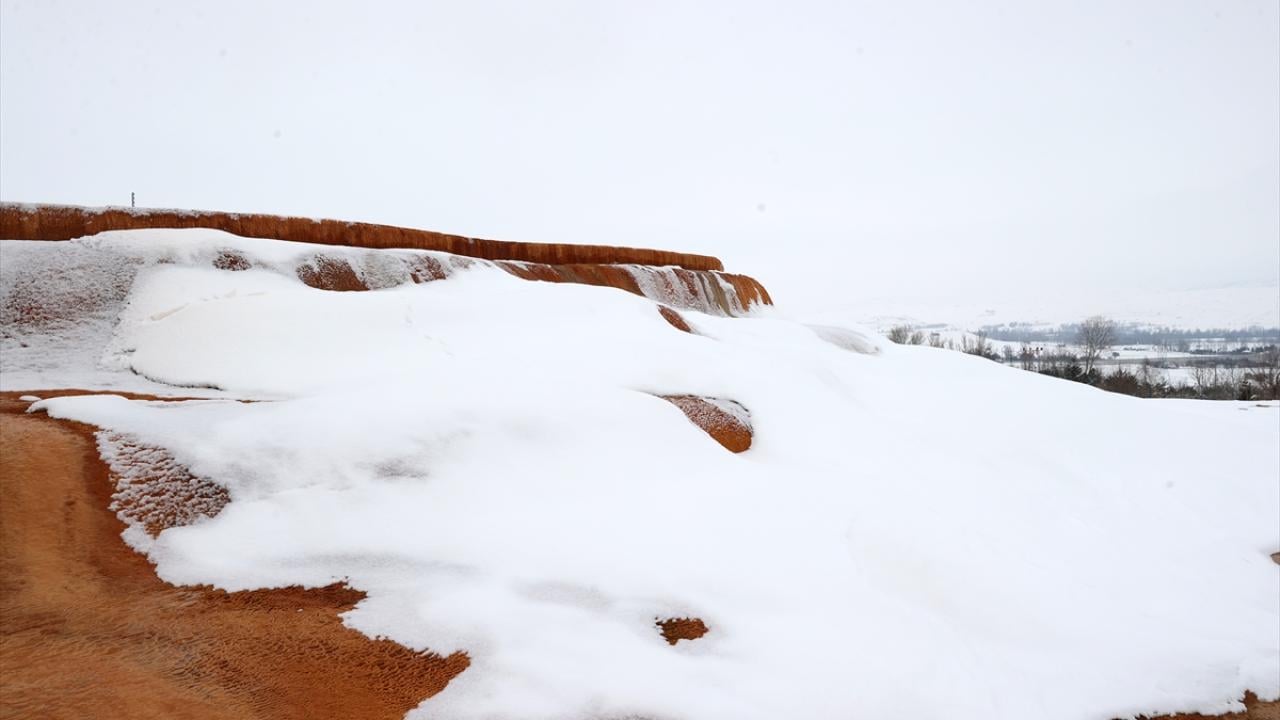 Foto - ‘Sivas'ın Pamukkale’si Altınkale, beyaz örtüyle kaplandı