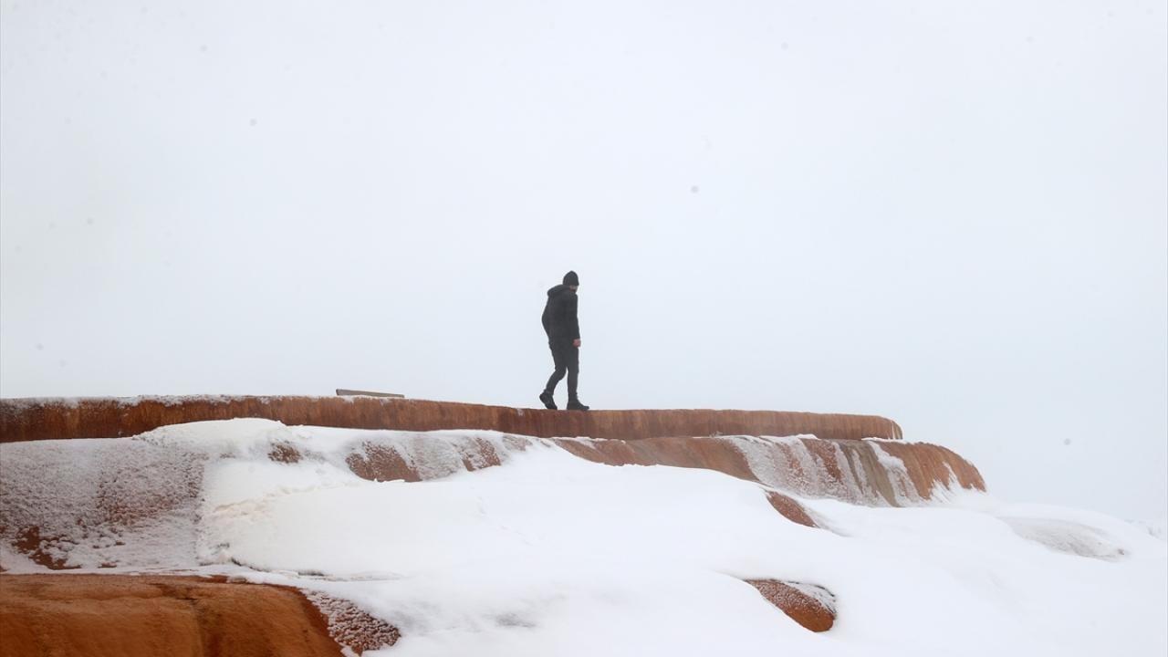 Foto - ‘Sivas'ın Pamukkale’si Altınkale, beyaz örtüyle kaplandı