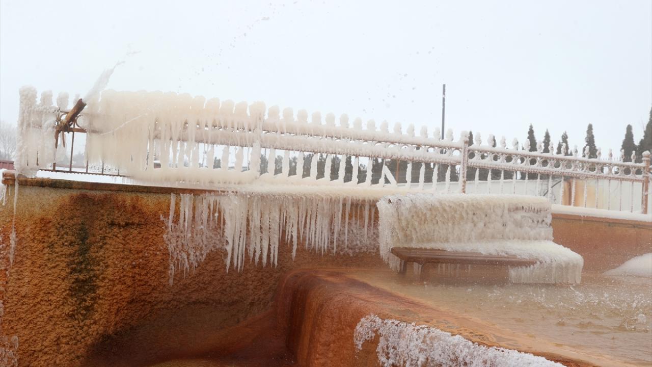 Foto - ‘Sivas'ın Pamukkale’si Altınkale, beyaz örtüyle kaplandı