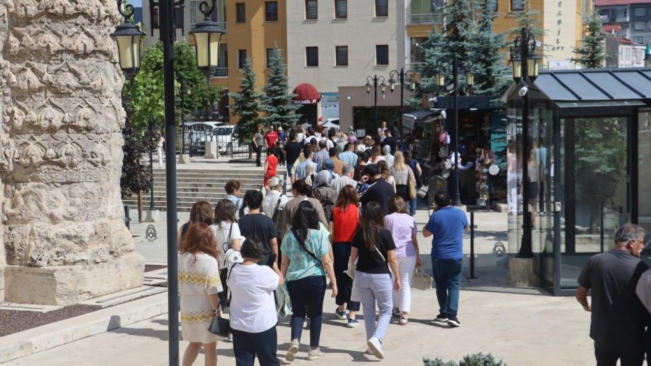 Foto - Sivas’ın simgesine yoğun ilgi 8 asırdır insanları kendine çekiyor