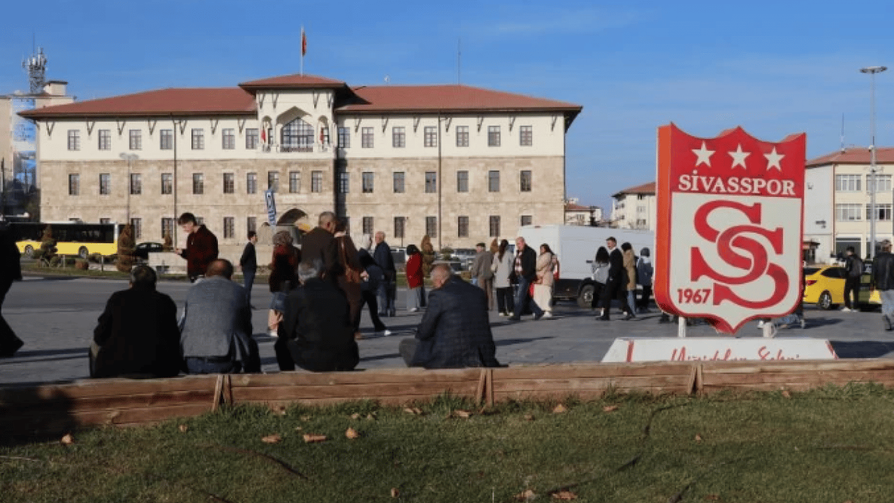Foto - Sivas’ın soğuğu ağır geldi! Bir futbolcu daha ilden kaçtı