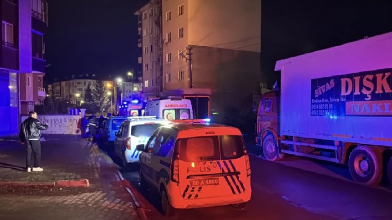 Foto - Sivas'ta aile faciası: 15 yaşındaki çocuk katliam yaptı!