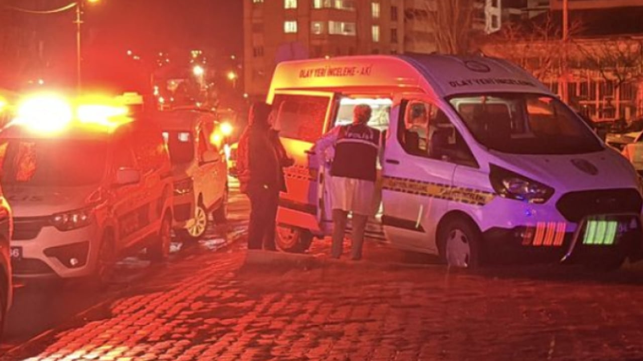 Foto - Sivas'ta aile faciası: 15 yaşındaki çocuk katliam yaptı!