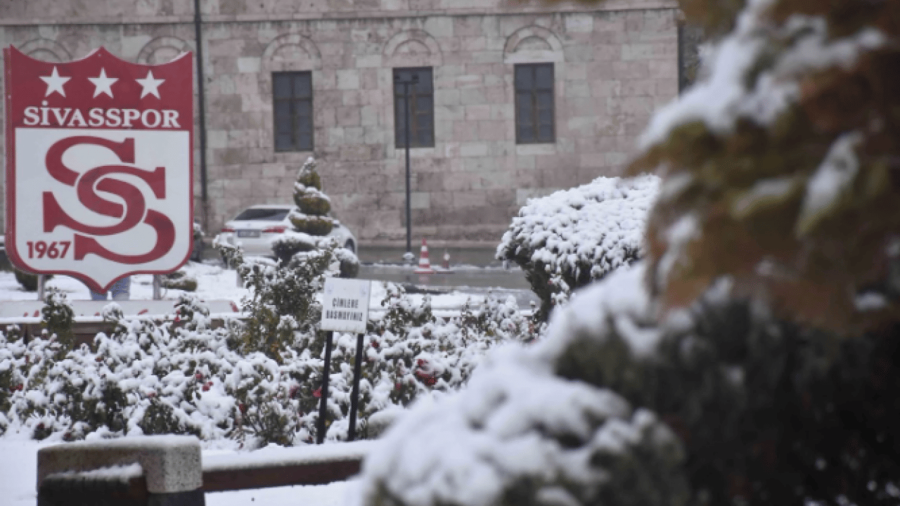 Foto - Sivas’ta dün başlamıştı! Kar kalınlığı 40 santime ulaştı