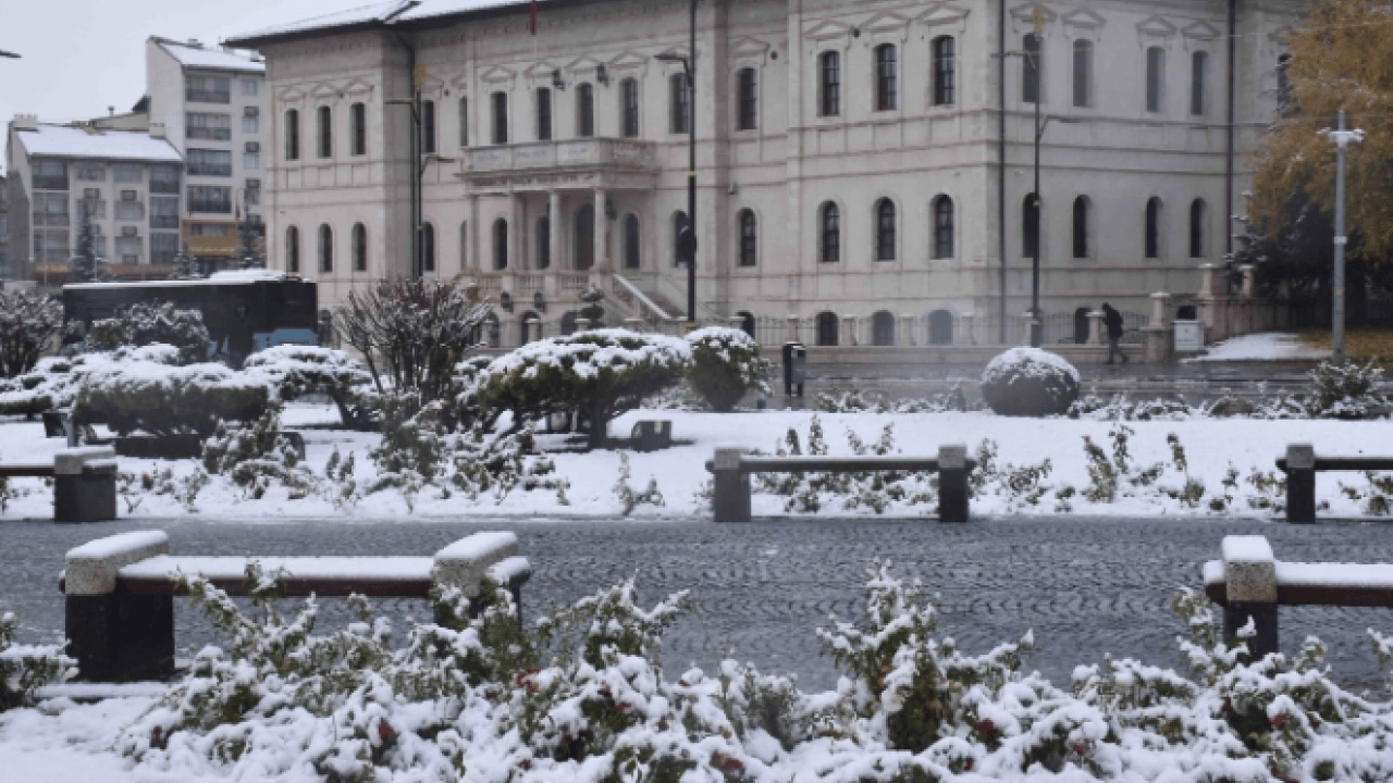 Foto - Sivas’ta dün başlamıştı! Kar kalınlığı 40 santime ulaştı