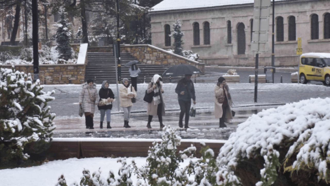 Foto - Sivas’ta dün başlamıştı! Kar kalınlığı 40 santime ulaştı