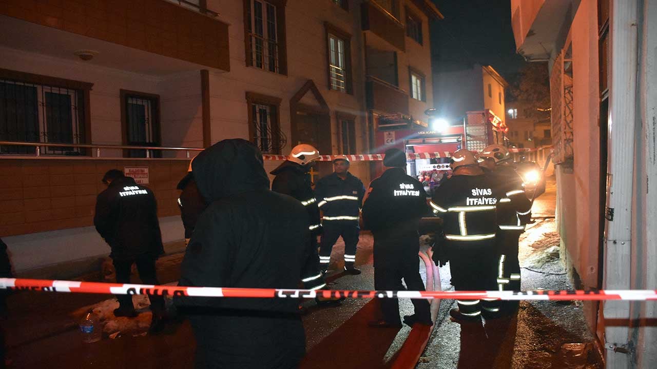 Foto - Sivas’ta korkunç yangın: 26 kedi öldü, 10’u kurtarıldı