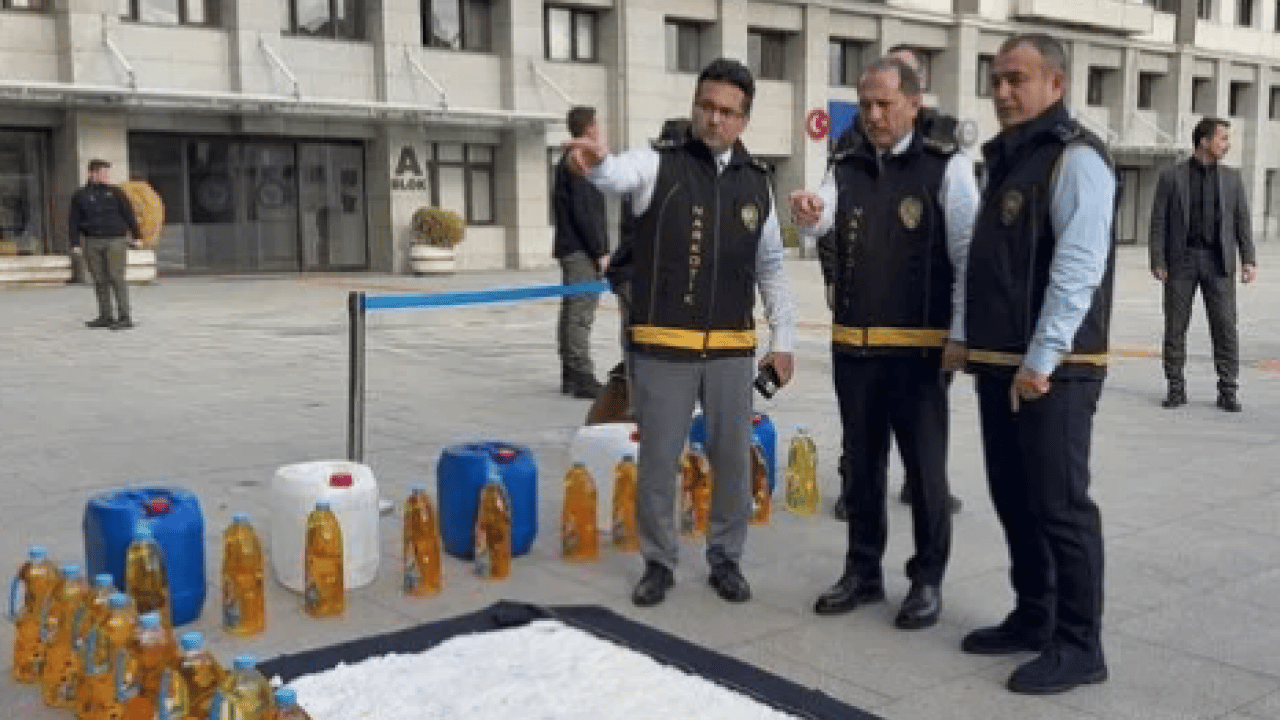 İstanbul'da operasyon: 7 şüpheli tutuklandı! Sıvı içinde emdirilmiş uyuşturucu madde ele geçirildi!