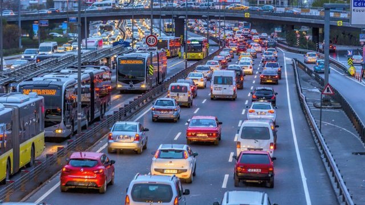 Foto - Siyah arabalar pazar günü bu ülkede yasak!