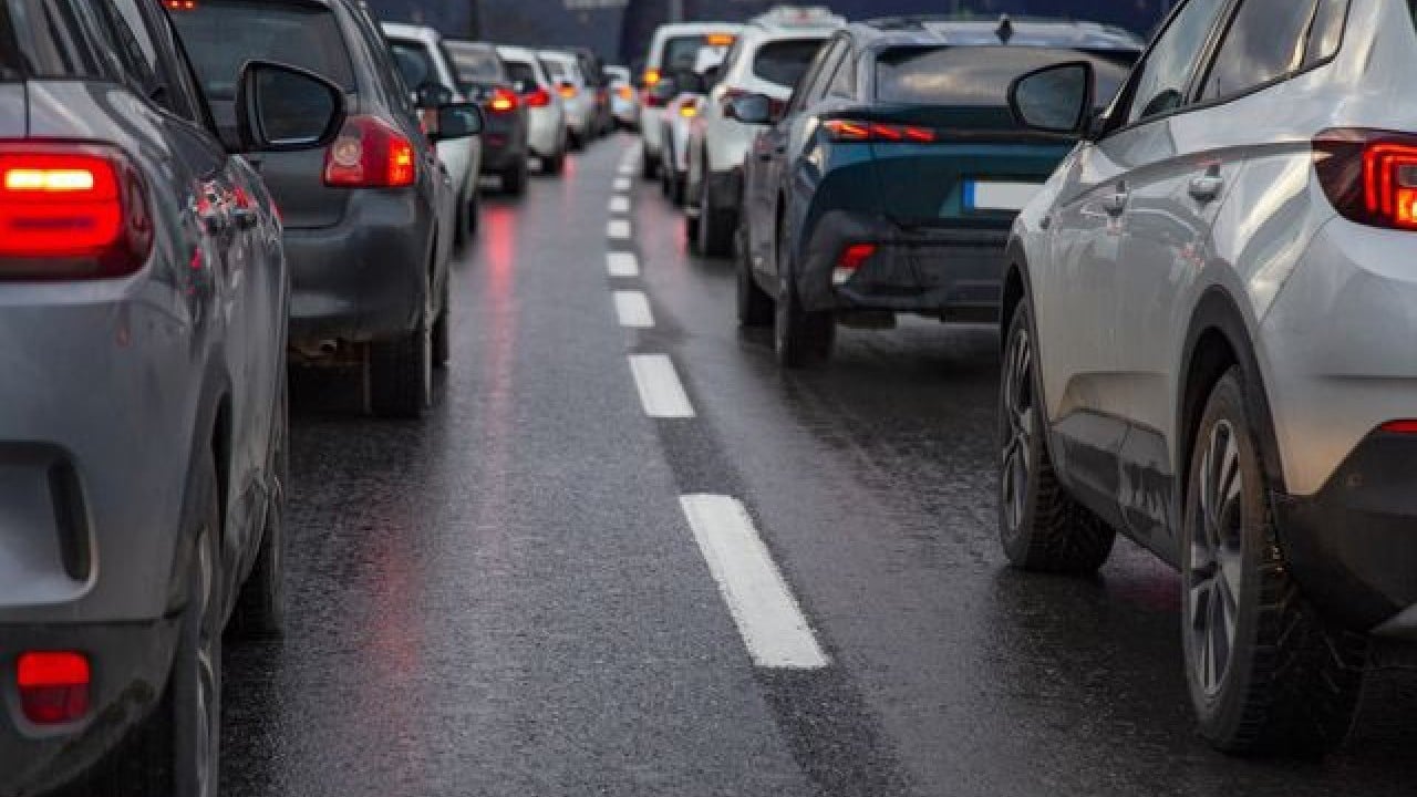 Foto - Siyah arabalar pazar günü bu ülkede yasak!