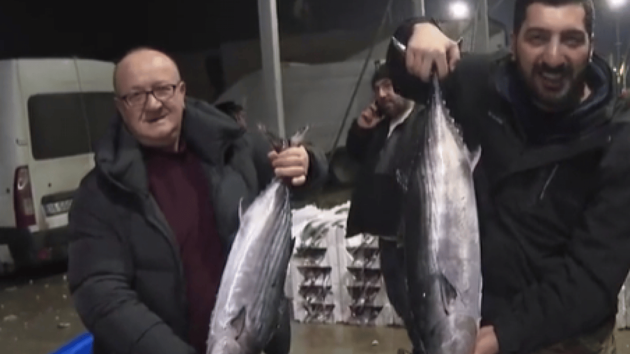 Foto - Siyah-beyaz fotoğraflardan tezgahlara: 40 yıl sonra İstanbul'da torik bereketi!