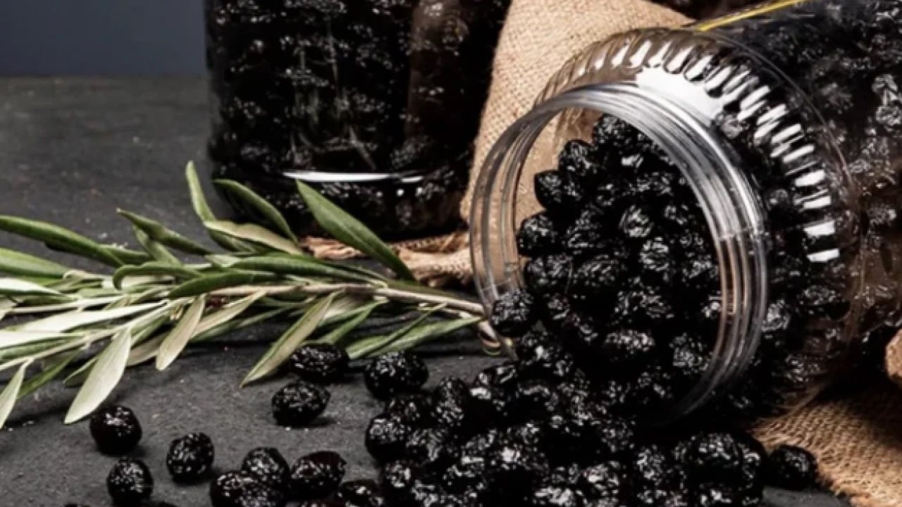 Siyah zeytindeki parlaklık hilesi: Kaynağı belli olmayan, zeytinleri sakın almayın! Gerçeği öğrenin