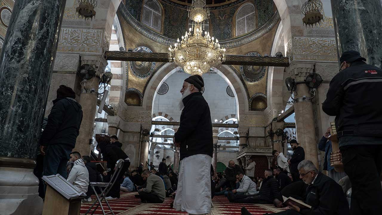 Foto - Siyonist abluka son buldu! Mescid-i Aksa ibadete açıldı