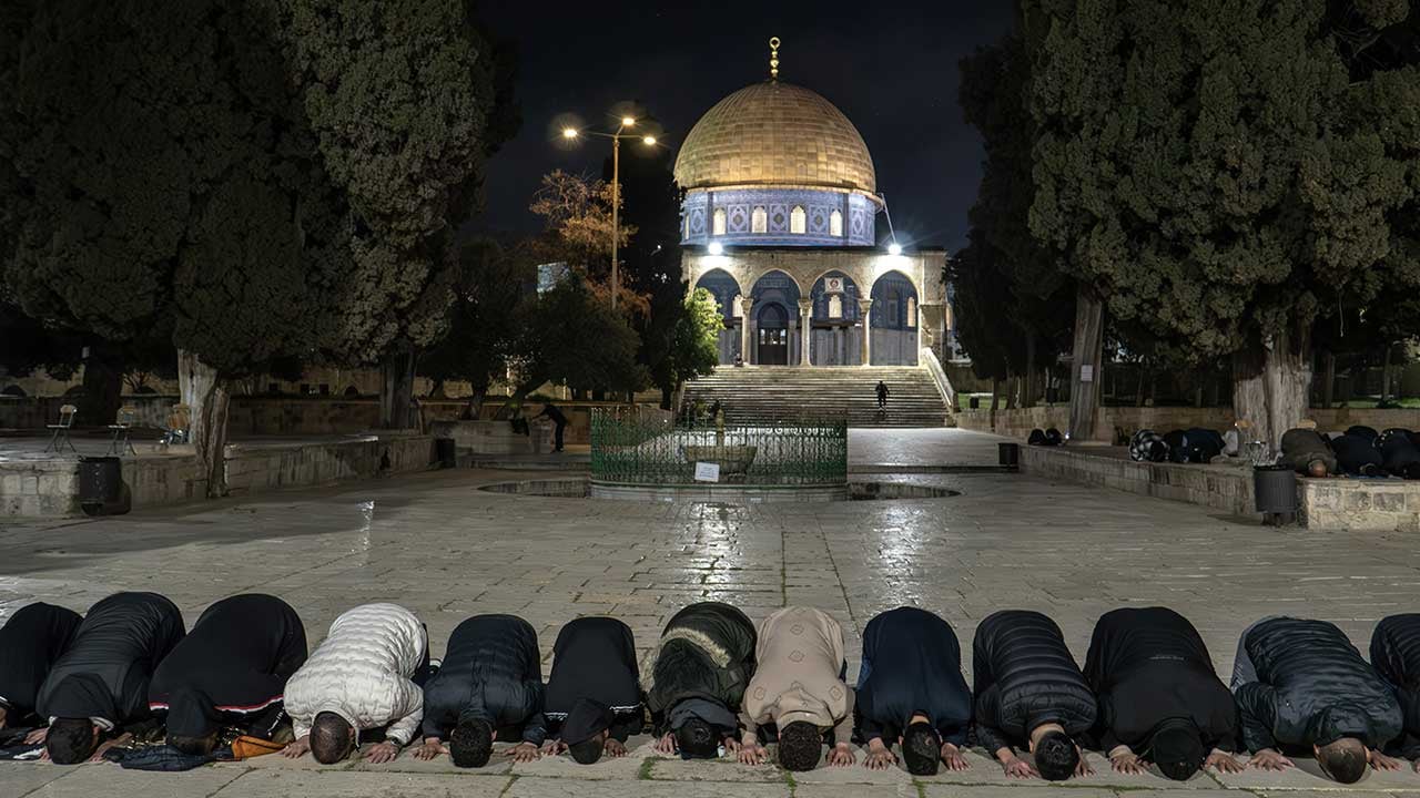 Foto - Siyonist abluka son buldu! Mescid-i Aksa ibadete açıldı