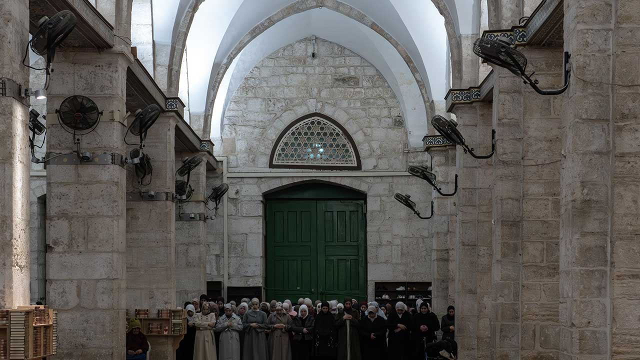 Foto - Siyonist abluka son buldu! Mescid-i Aksa ibadete açıldı