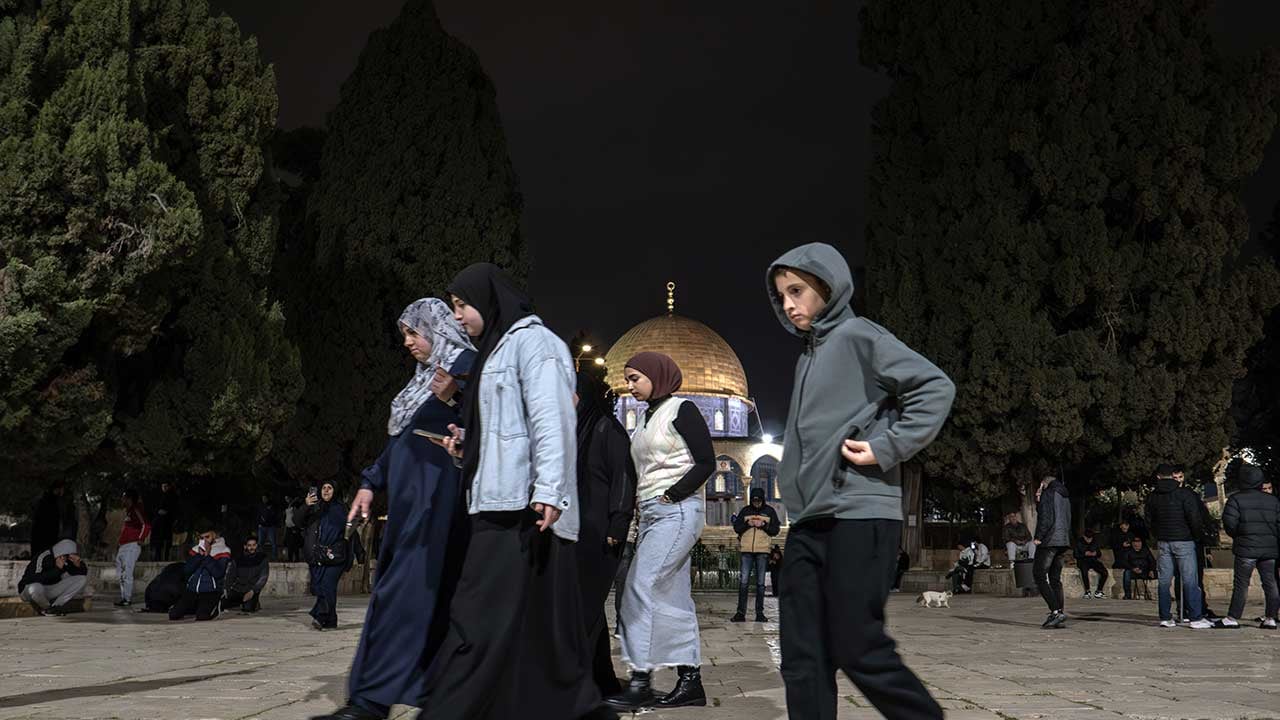 Foto - Siyonist abluka son buldu! Mescid-i Aksa ibadete açıldı