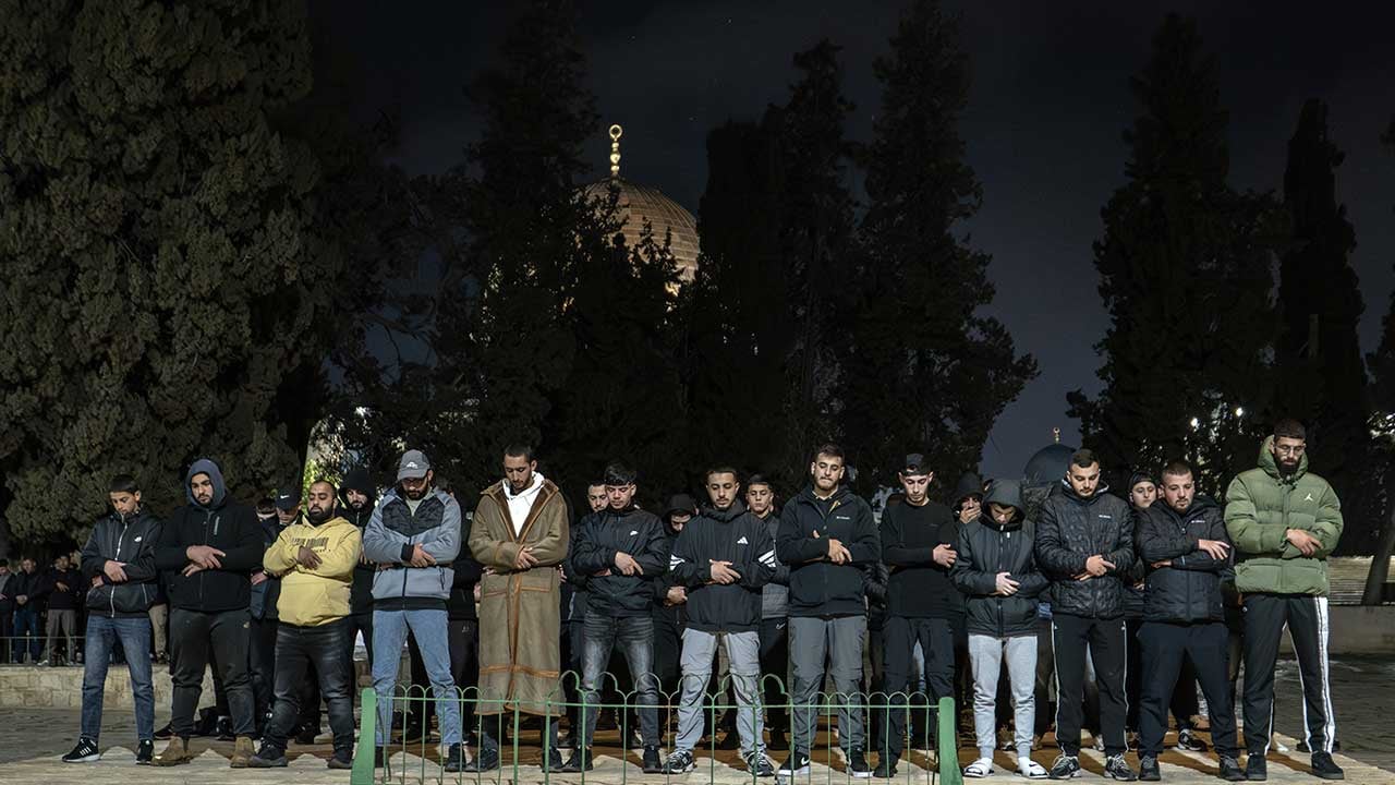 Foto - Siyonist abluka son buldu! Mescid-i Aksa ibadete açıldı