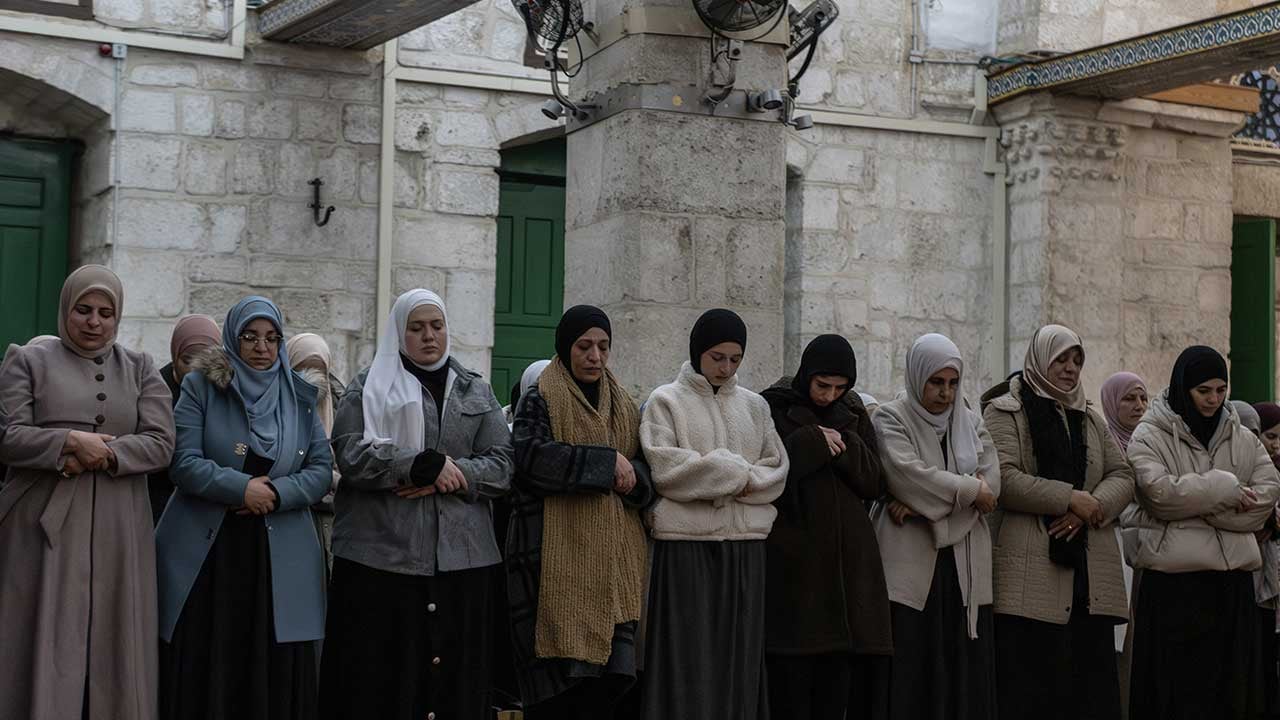 Foto - Siyonist abluka son buldu! Mescid-i Aksa ibadete açıldı
