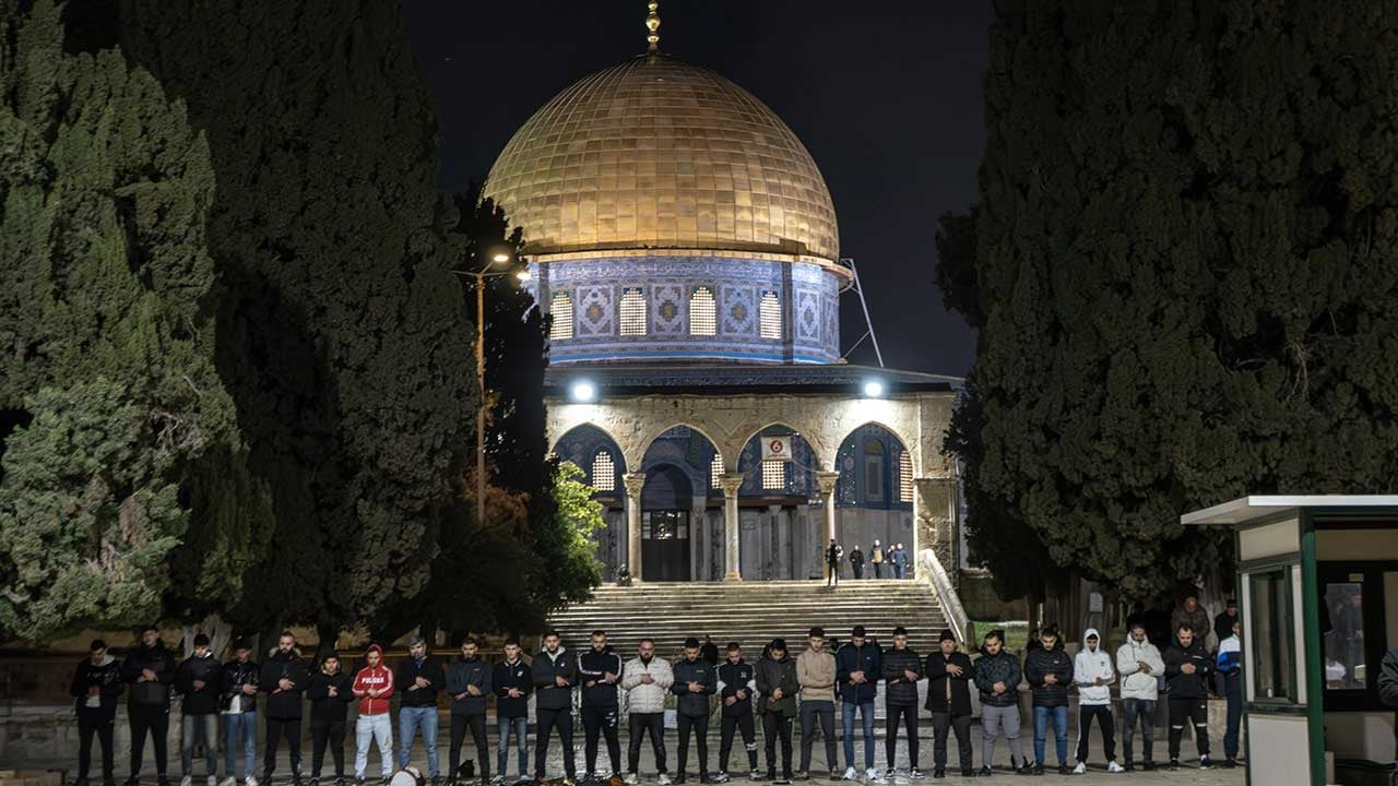 Foto - Siyonist abluka son buldu! Mescid-i Aksa ibadete açıldı