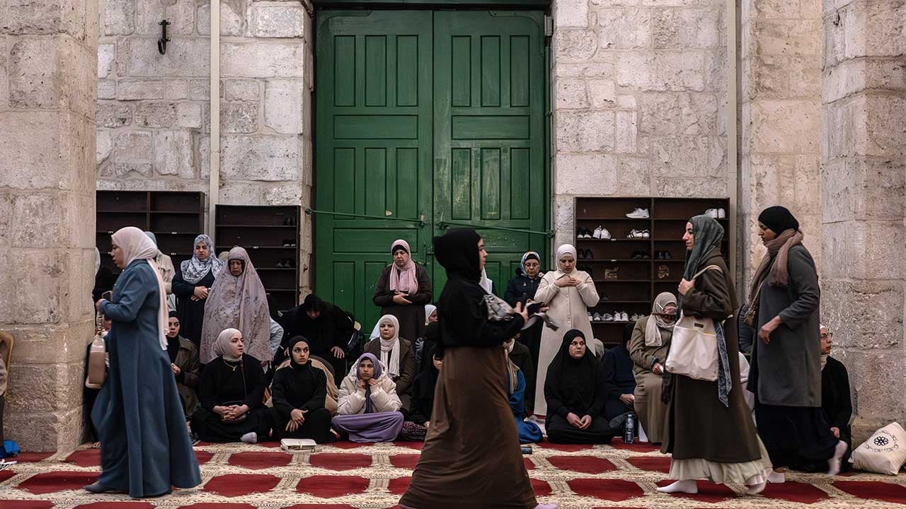 Foto - Siyonist abluka son buldu! Mescid-i Aksa ibadete açıldı