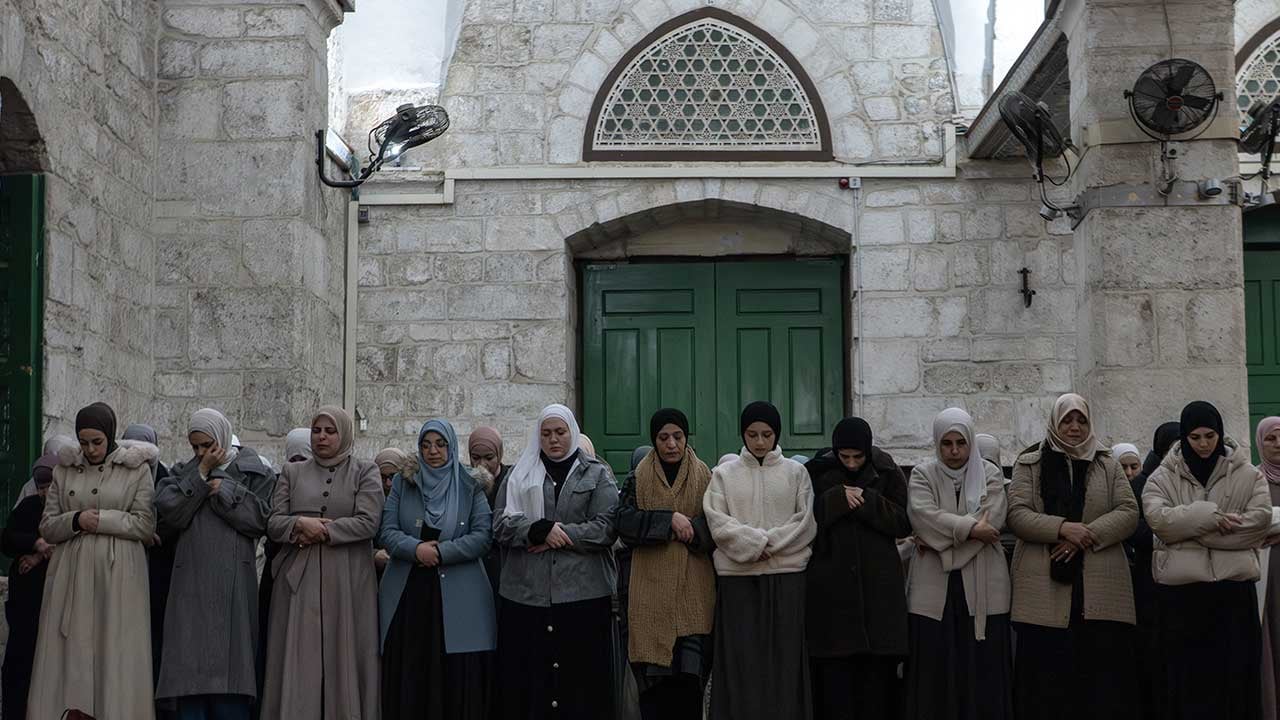 Foto - Siyonist abluka son buldu! Mescid-i Aksa ibadete açıldı