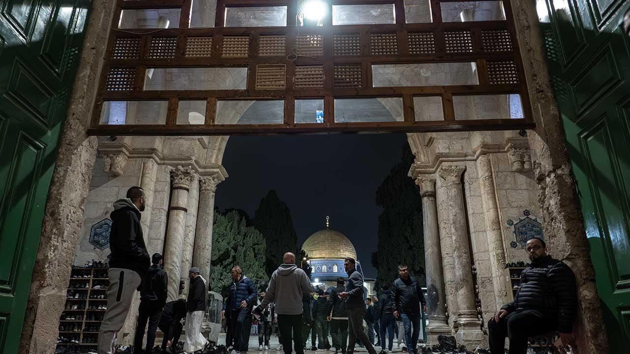 Foto - Siyonist abluka son buldu! Mescid-i Aksa ibadete açıldı