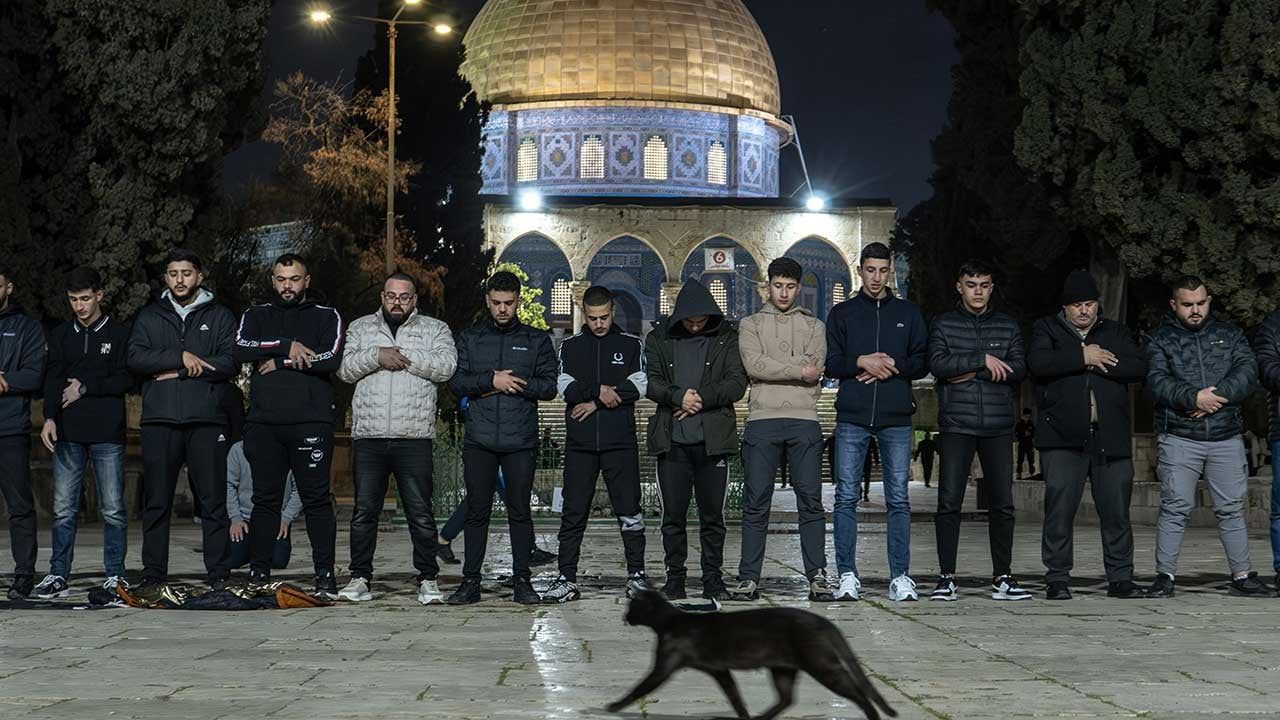 Foto - Siyonist abluka son buldu! Mescid-i Aksa ibadete açıldı