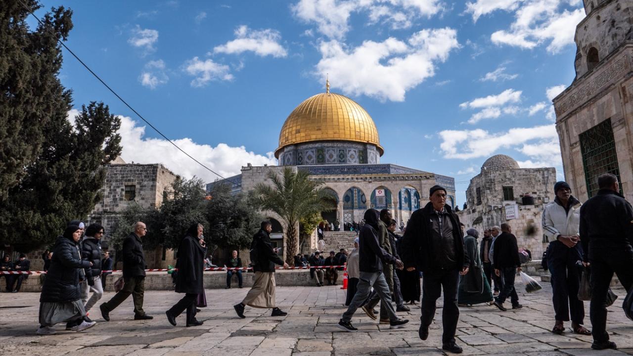 Foto - Siyonist İsrail’in engellemelerine rağmen Mescid-i Aksa’da doldu taştı! Ramazan’ın ikinci cumasında 100 bin kişi namaz kıldı