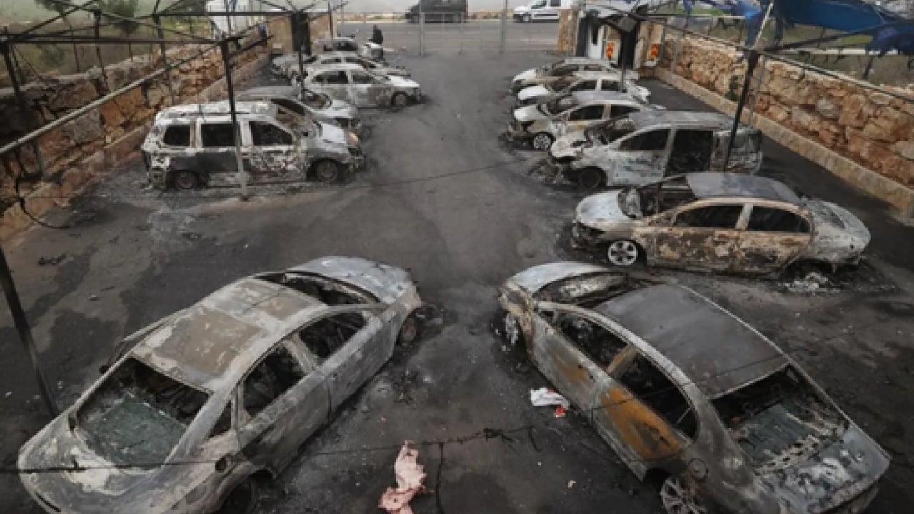 Foto - Siyonist katil terör devleti Gazze’yi hurdalığa çevirdi: Araçların yüzde seksenini yakıp yıktılar
