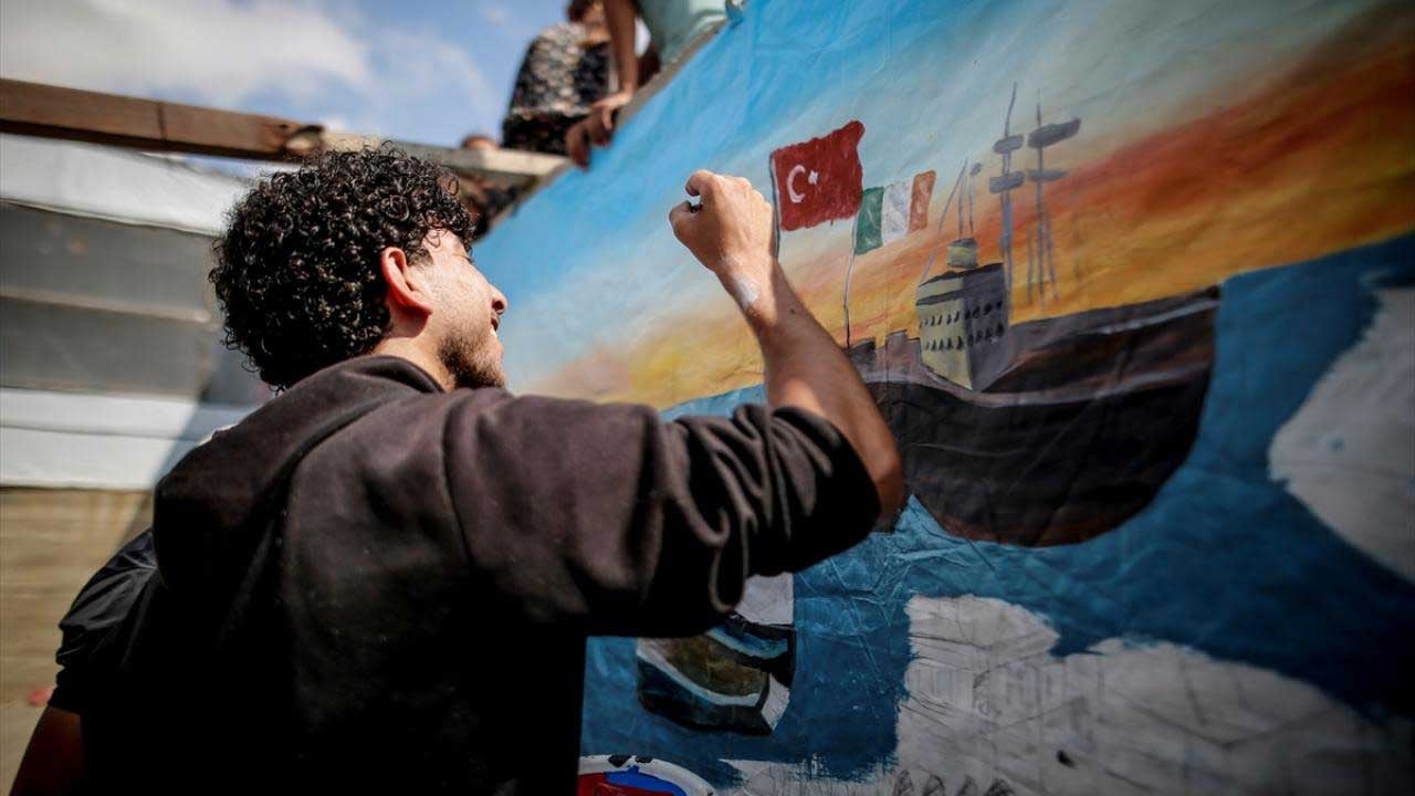 Foto - Siyonist korsanlığa karşı Gazze duvarlarından sanatlı haykırış!