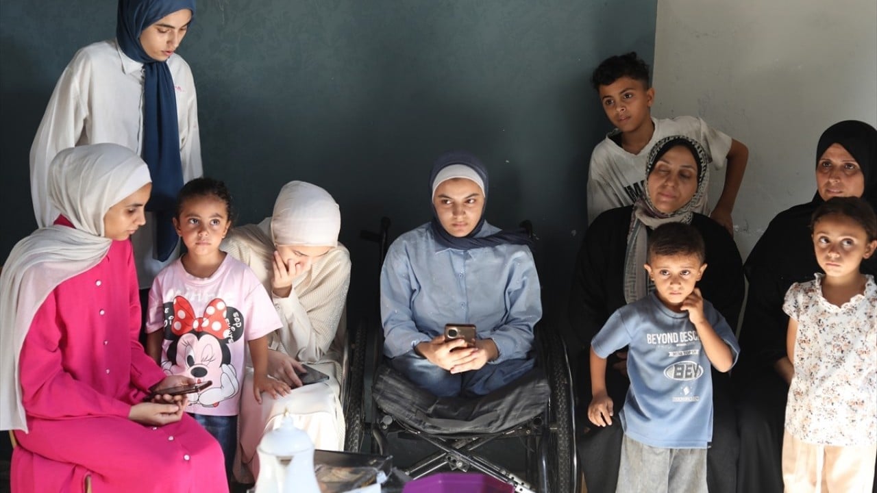 Foto - Siyonist mağduru Gazzeli Şirin’in üniversite sevinci! Ailesi ve bacakları yok ama umudu 