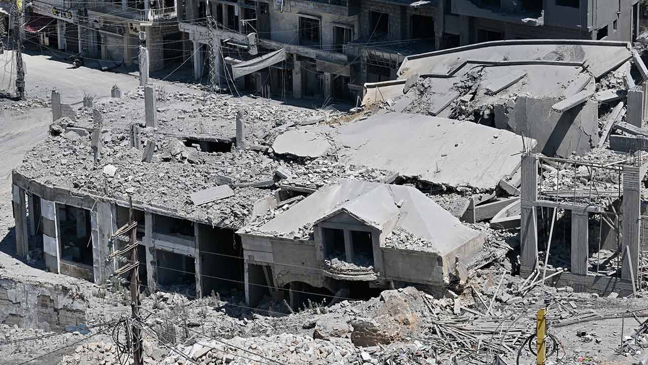 Foto - Siyoniste asla güven olmaz! Masada barış tantanası enkazlar ceset tarlası