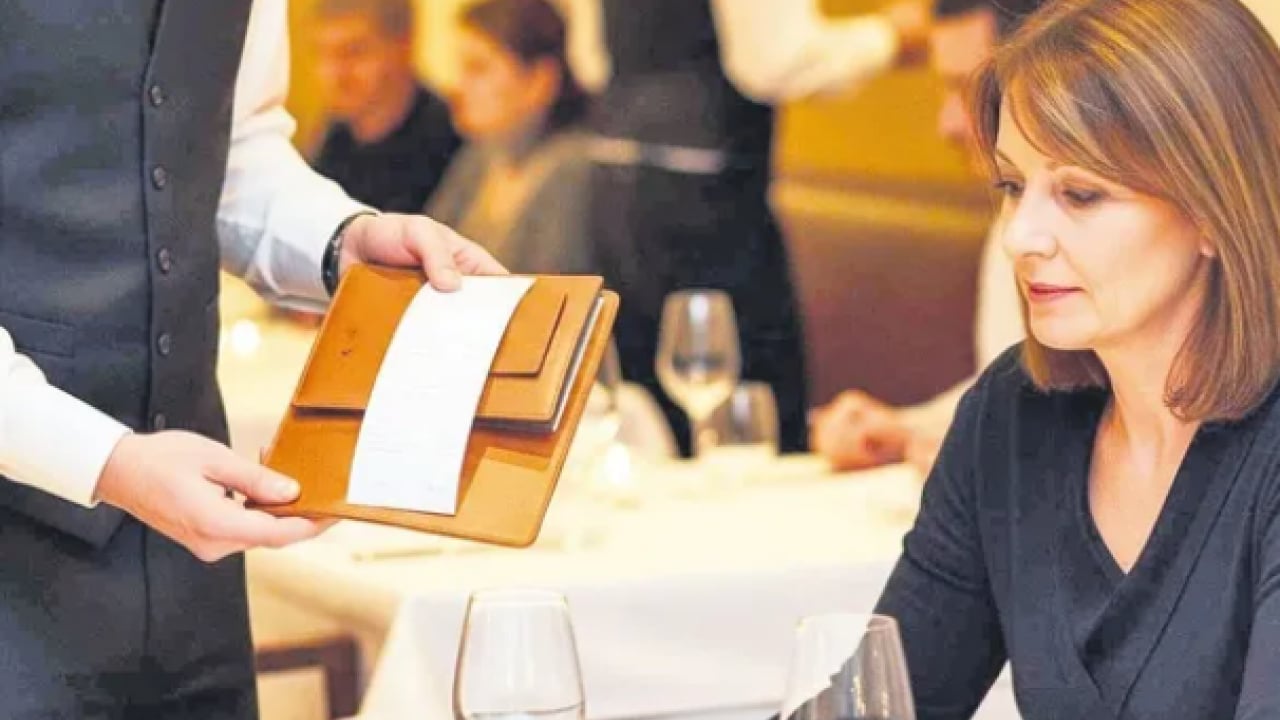 Sizin gibi esnaf olmaz olsun: Bir dilim limonun fiyatı isyan ettirdi!