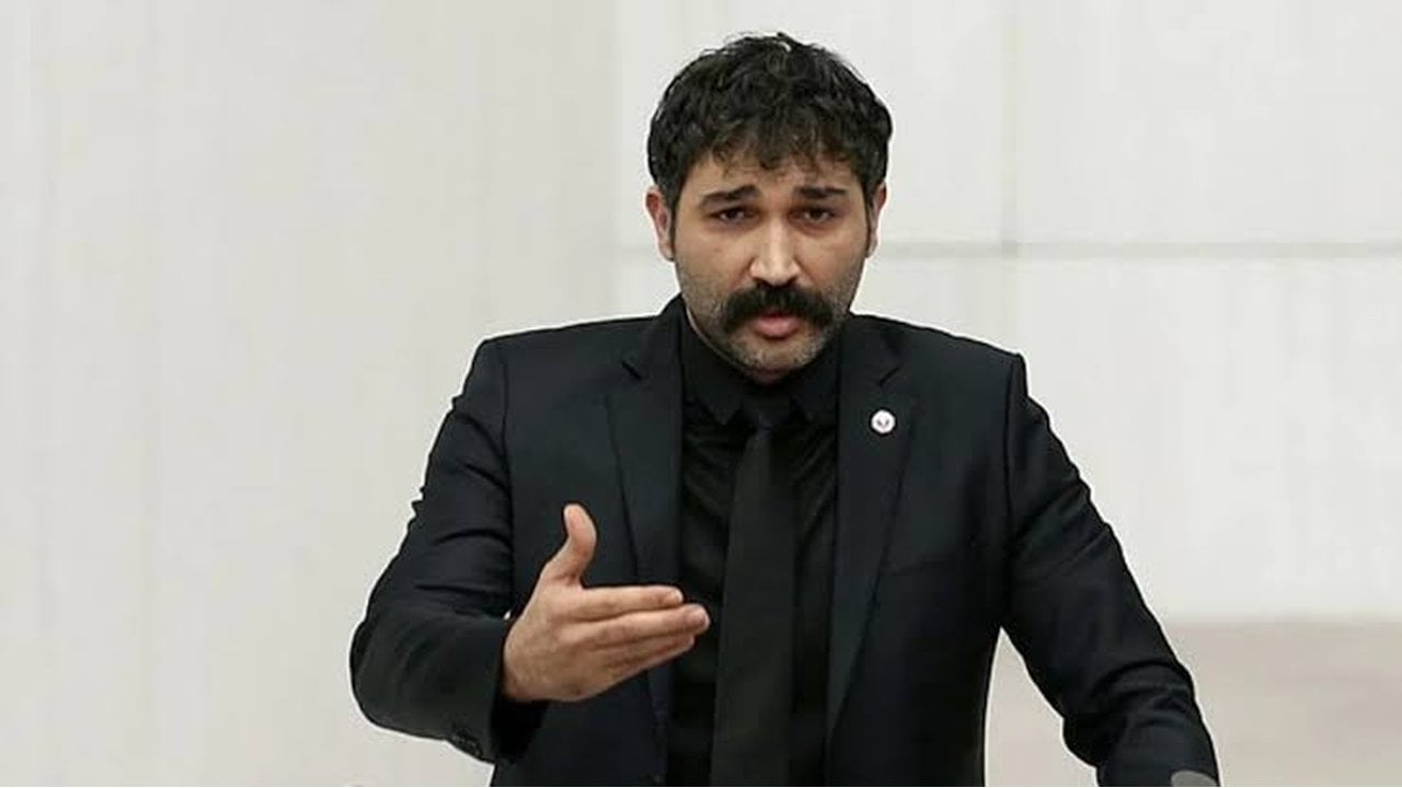 Foto - Skandal gösteri büyük tepki çekti! Çok Güzel Hareketler Bunlar oyuncusundan Erdoğan ve Bahçeli’ye çirkin saldırı