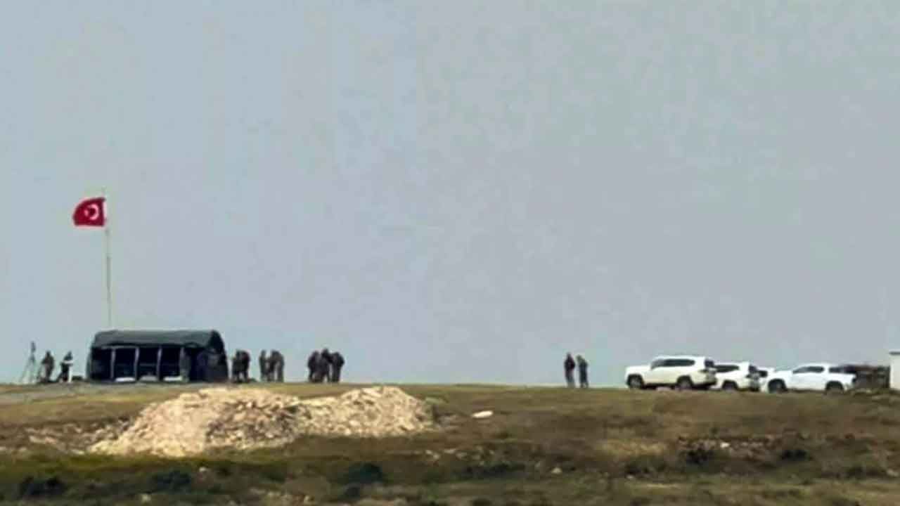 Foto - Skandal işgal girişimi: Askerler bölgeye gitti, Türk bayrağı göndere çekildi