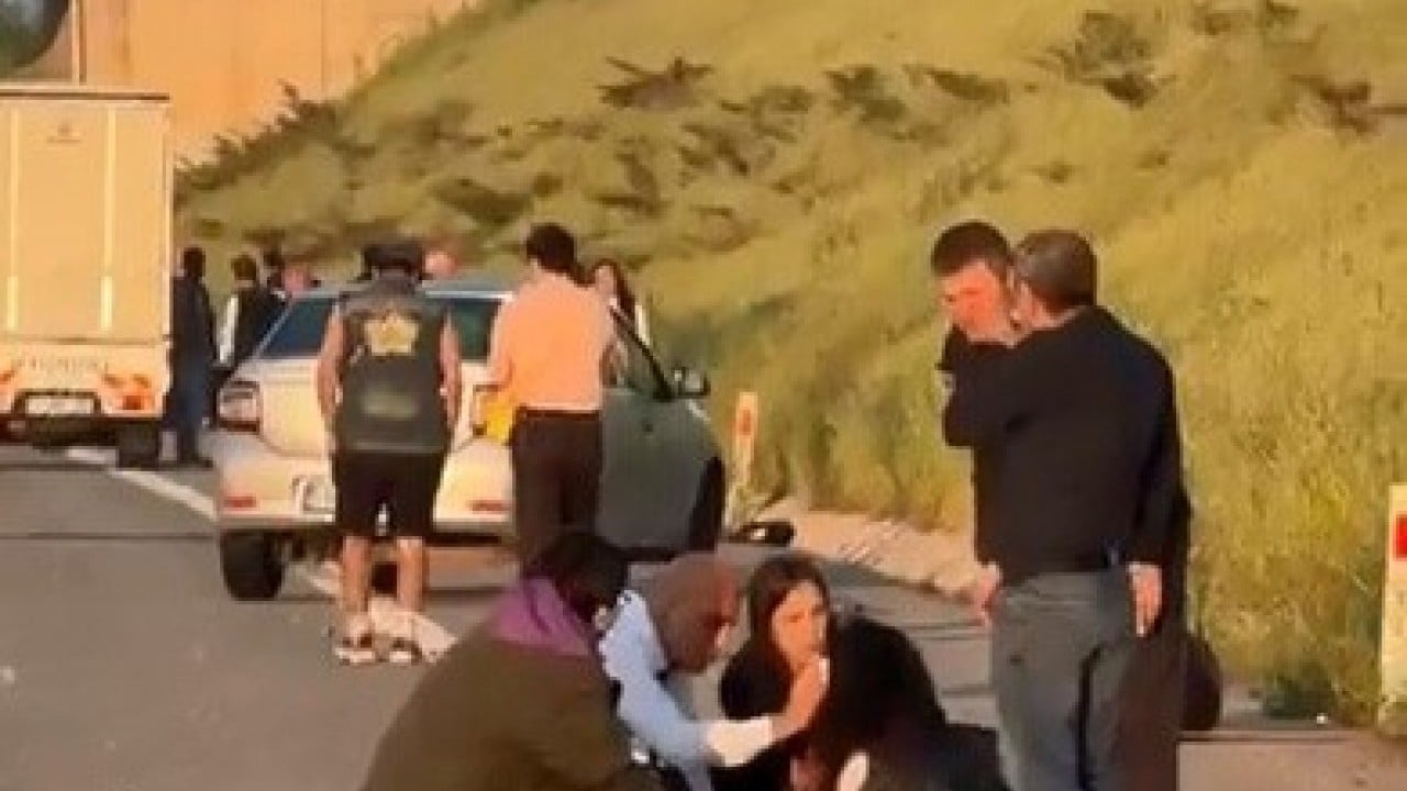 Foto - Şoför uyudu lastik patladı Kapı koptu Muavin uçtu Faciadan dönüldü