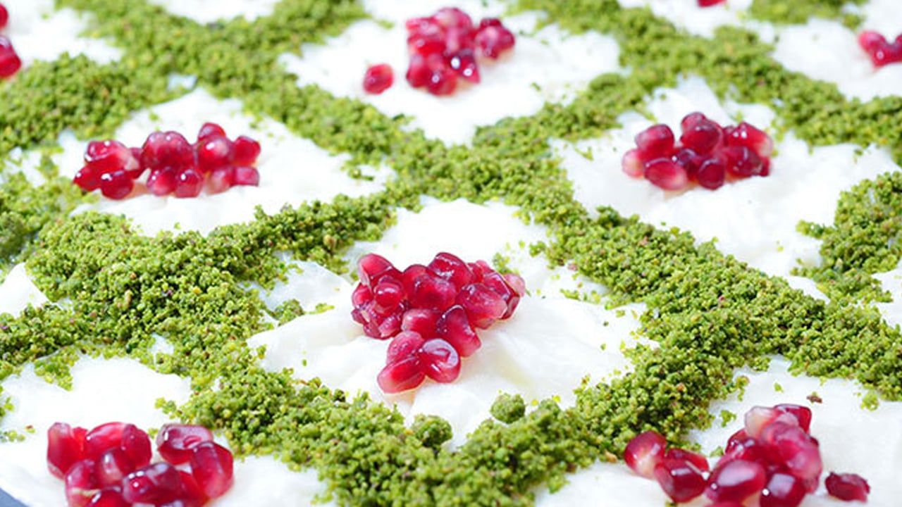 Sofraların vazgeçilmezi olarak bilinen güllaç tarifi: İnanılmaz bir lezzet! Adım adım siz de bunu yapın