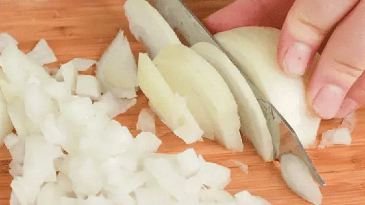 Foto - Soğan doğrarken gözyaşına son... Ne gözlüğe ne ekmeğe gerek yok!