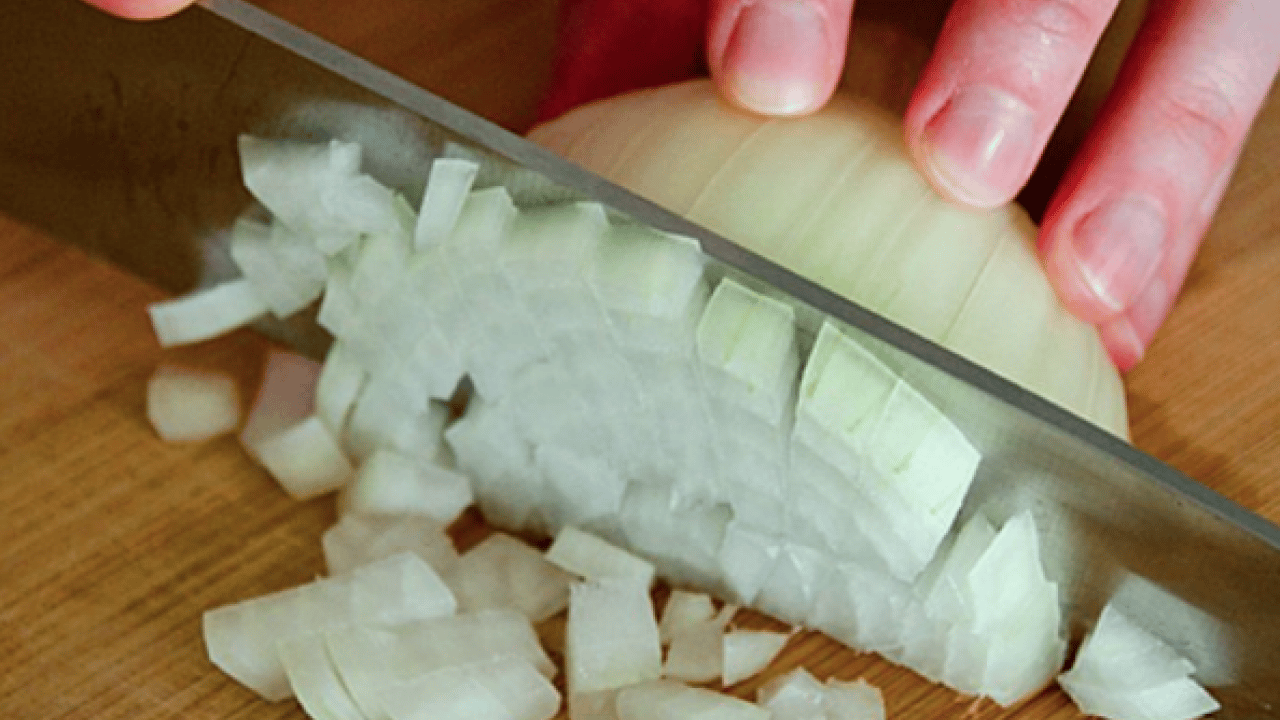 Foto - Soğan doğrarken gözyaşına son... Ne gözlüğe ne ekmeğe gerek yok!