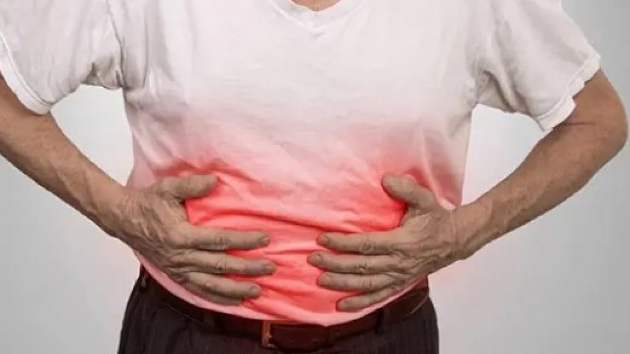 Soğuk havalar geldi çattı! İşte karın ağrısından kurtulmanın 4 doğal yöntemi