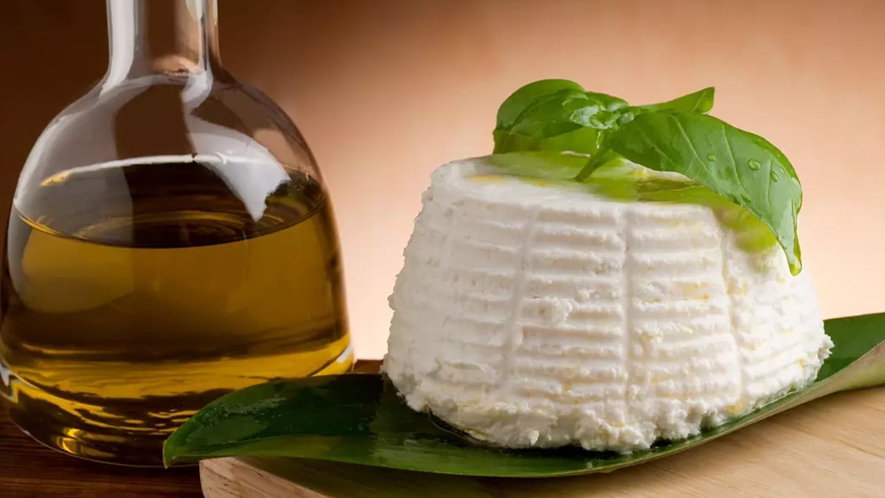 Foto - Beyaz peynirin üzerine 3 damla zeytinyağı dökün! Meğer faydalıymış... Bunu hiç kimse bilmiyor