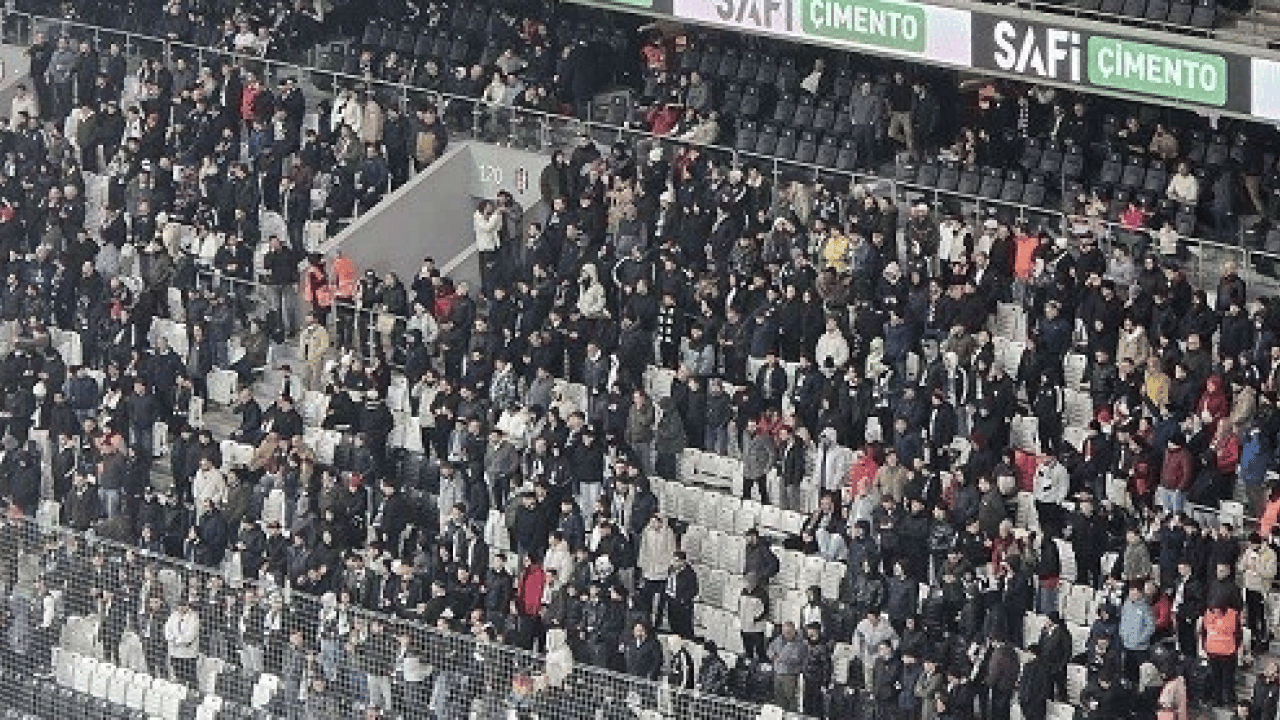 Şok eden tepki: Beşiktaş taraftarından 'Yönetim istifa' sesleri ortalığı karıştırdı!