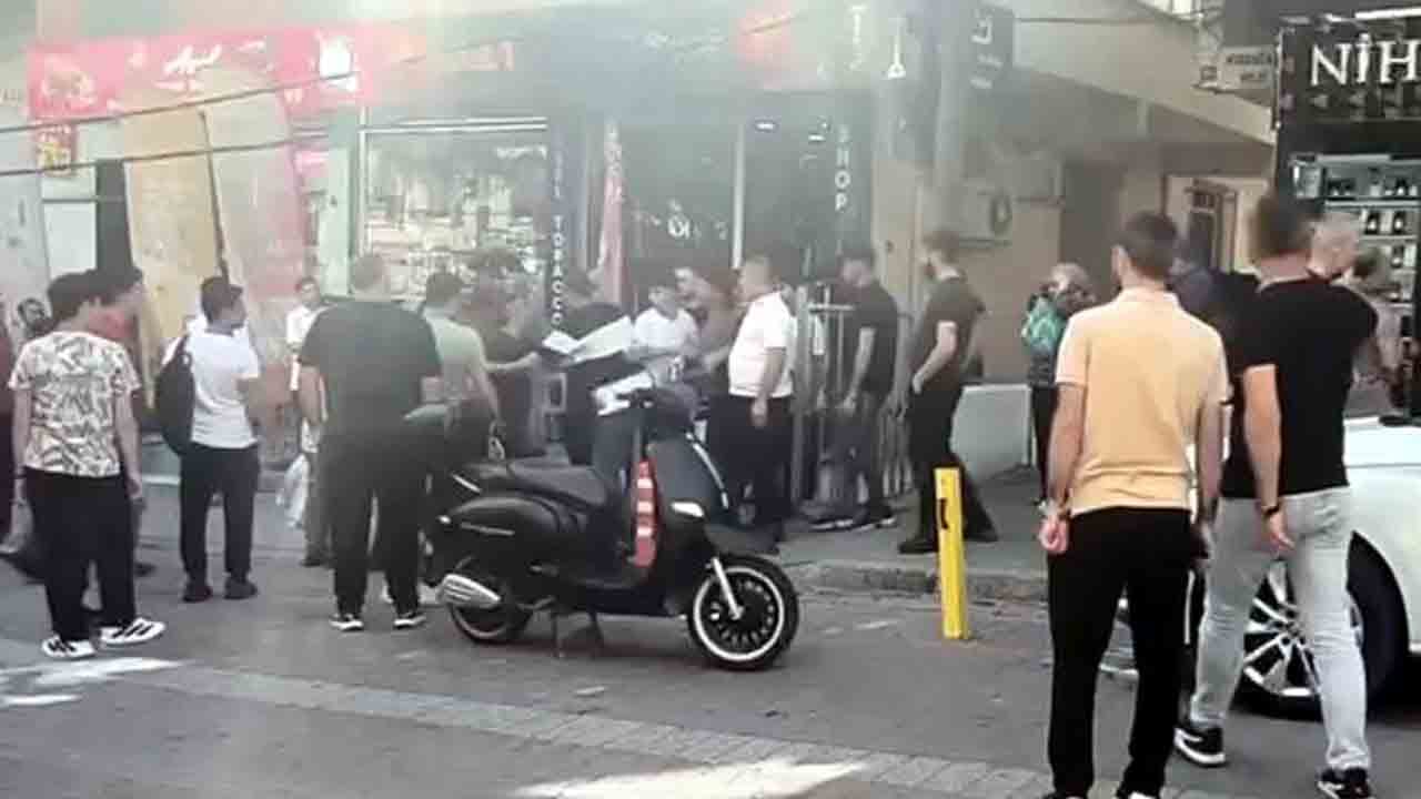 Foto - Sokak kavgası kamerada: Sopalar ve yumruklar havada uçuştu!