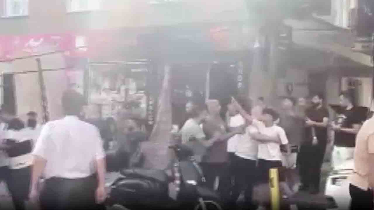 Foto - Sokak kavgası kamerada: Sopalar ve yumruklar havada uçuştu!