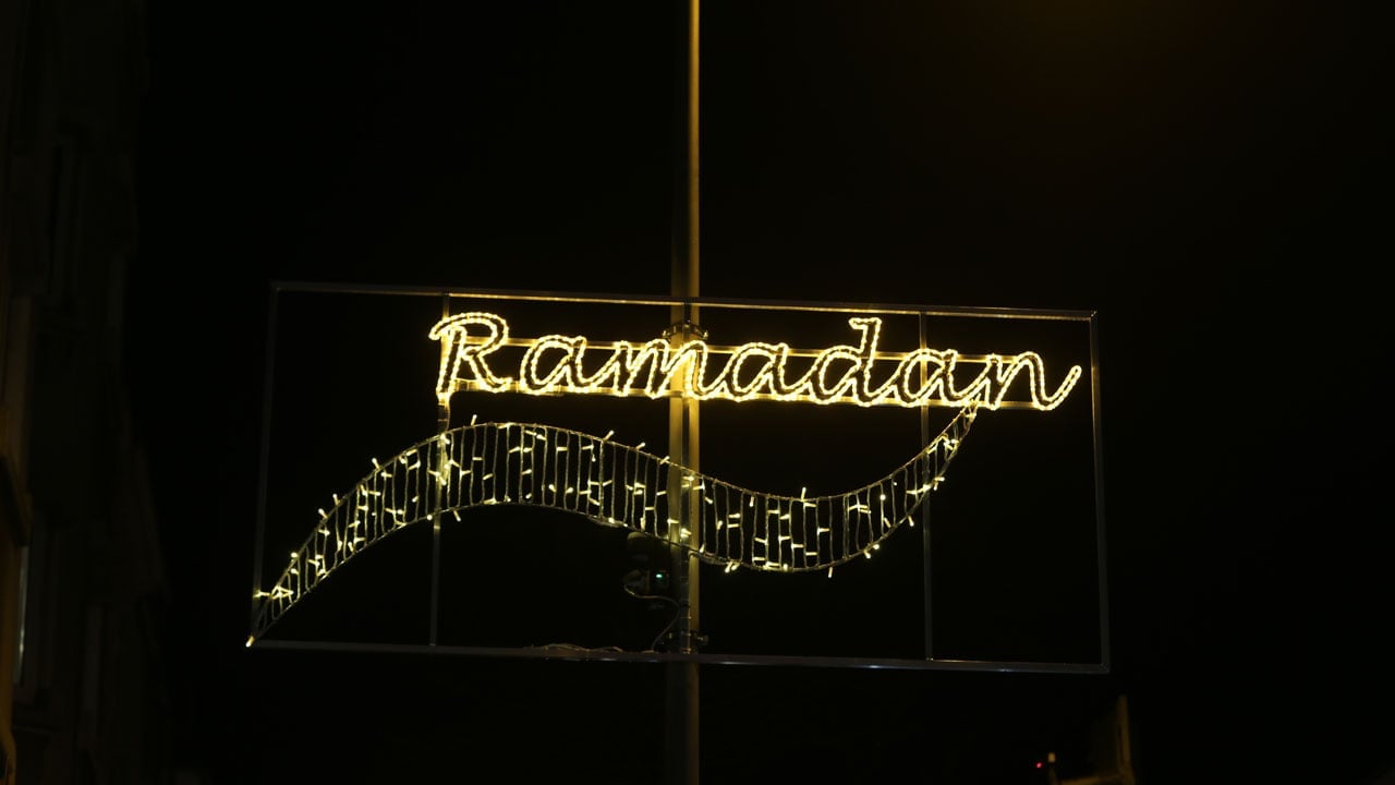 Foto - Sokaklar ışıl ışıl parlıyor! Ramazan coşkusu Avrupa'da