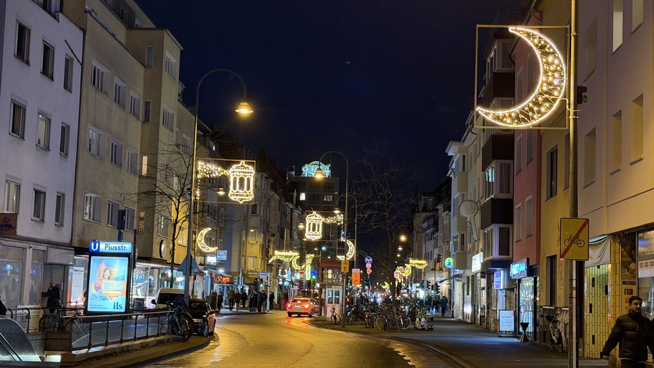 Foto - Sokaklar ışıl ışıl parlıyor! Ramazan coşkusu Avrupa'da